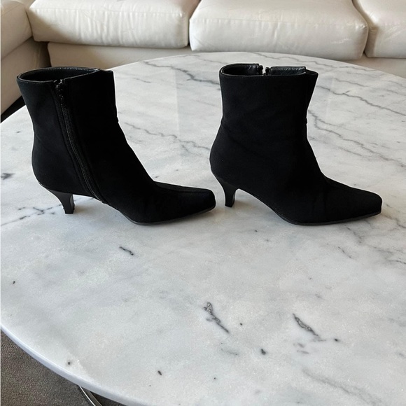 Stuart Weitzman - Picture 2 of 7